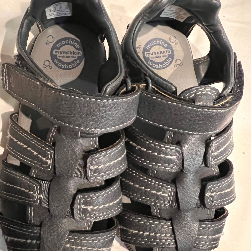 Munchkin by Stride Rite Leather Gray Toddler Decker Sandals, Size 9
